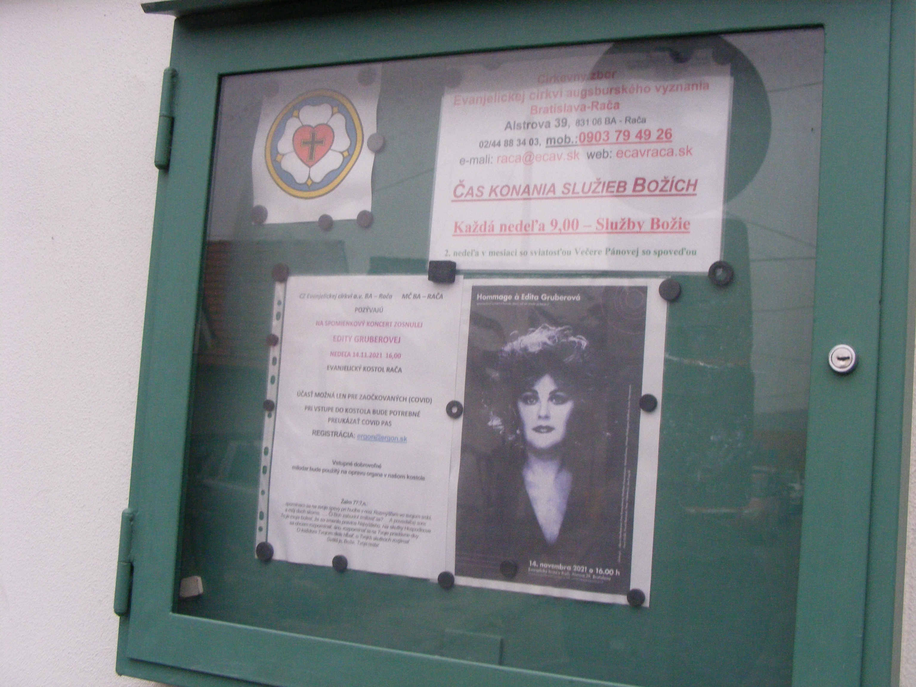 Announcement at the entrance